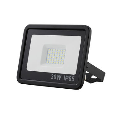 Système d'éclairage extérieur à LED avec matériau de dissipation thermique en aluminium étendu et plage de tension 100-305V 50/60Hz